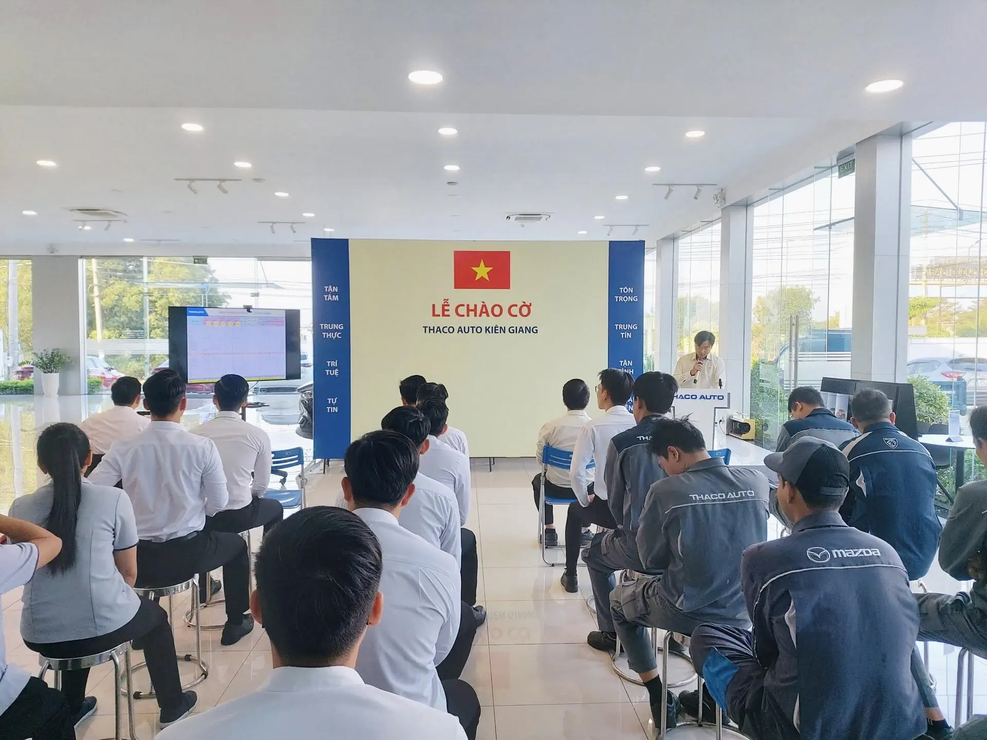 Lễ Chào cờ tháng 01/2025: THACO AUTO Kiên Giang triển khai các hoạt động phục vụ khách hàng trước Tết Nguyên đán